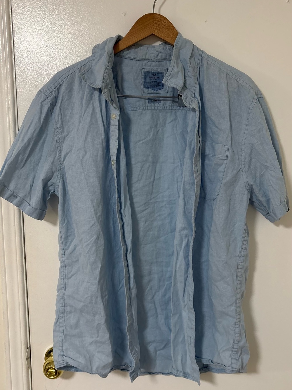 Light Blue Short-Sleeve Casual Button-Down Shirt